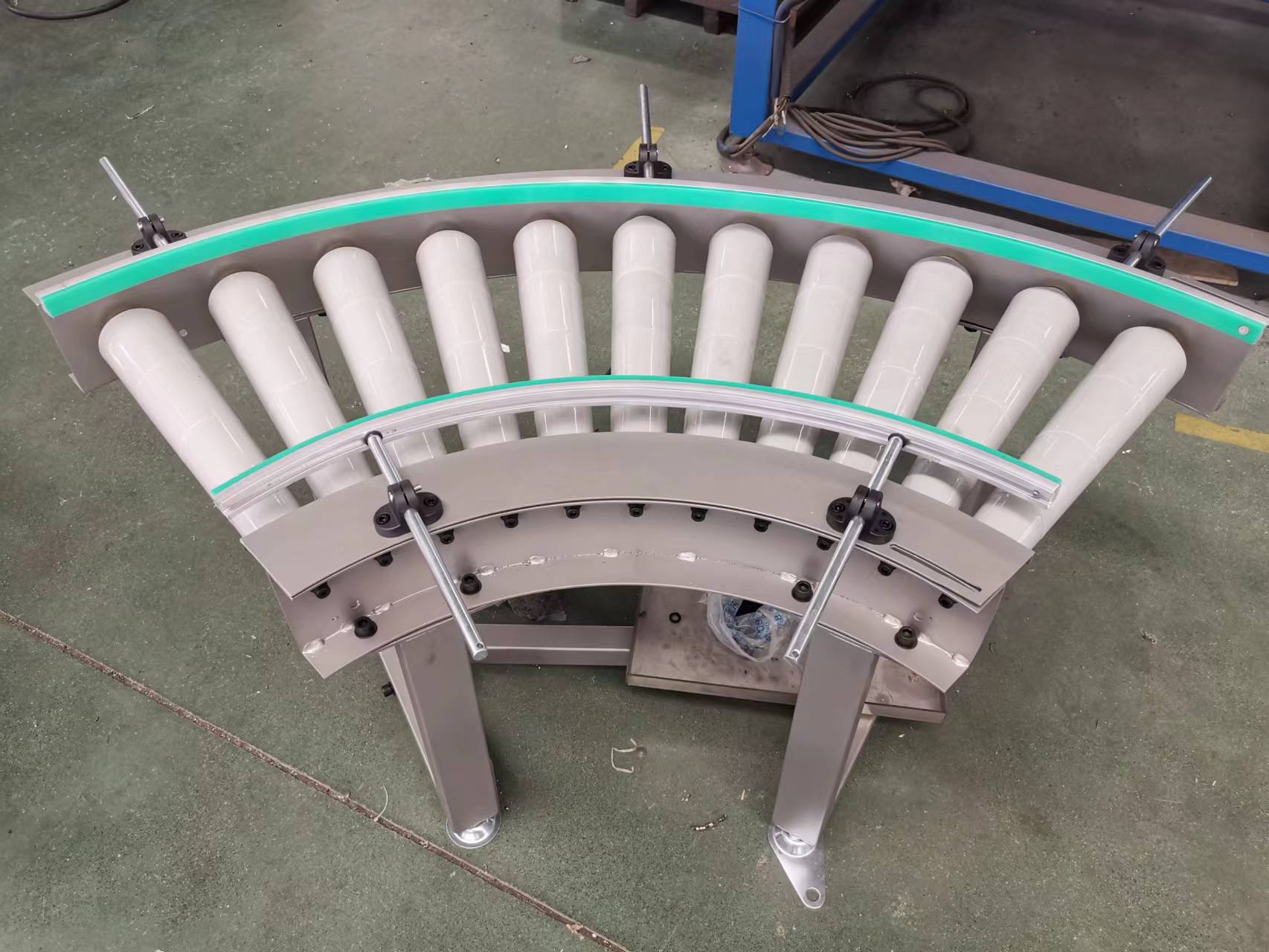 kavisli motor tahrikli makaralı konvey&ouml;r